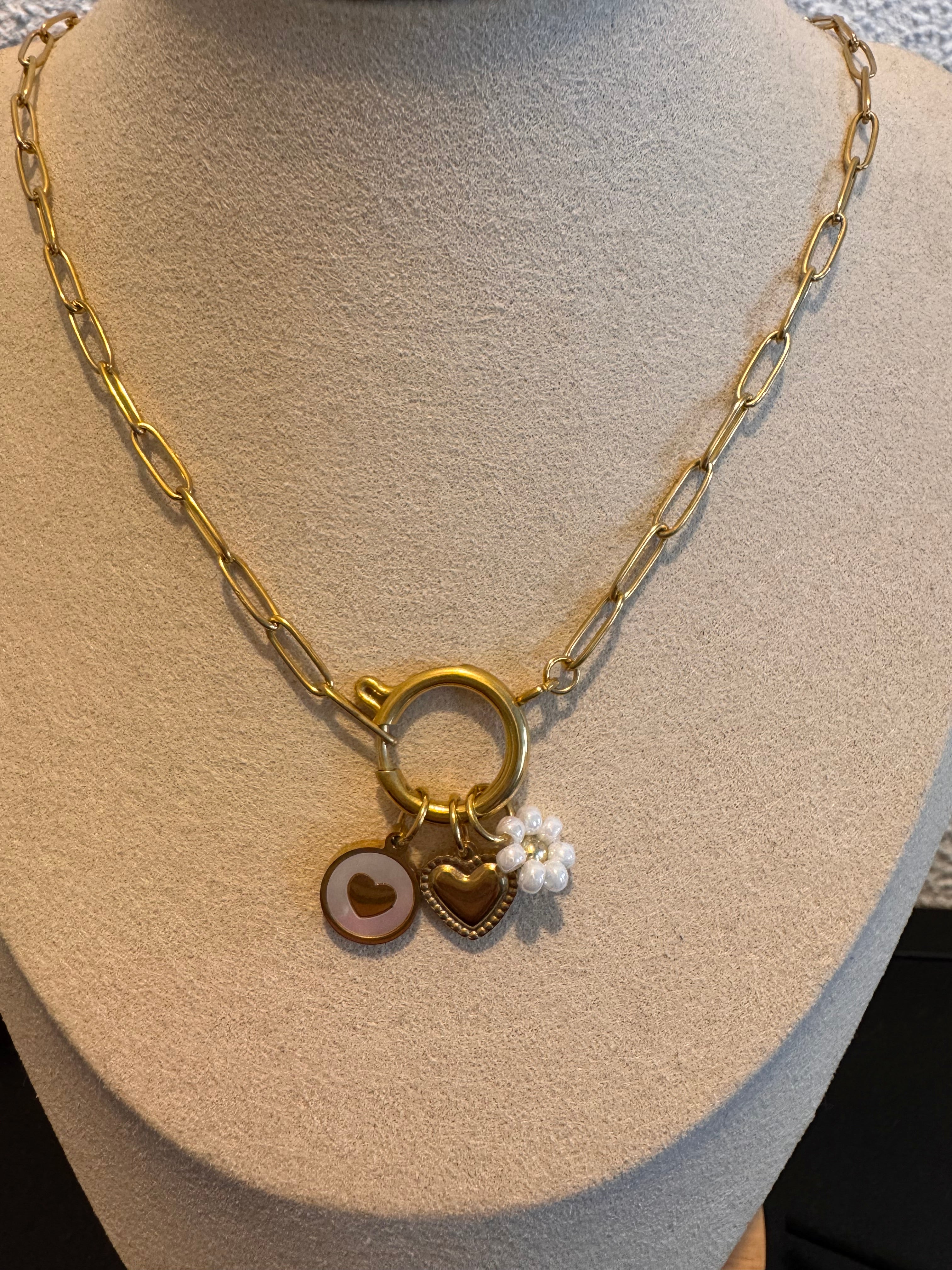 Talyana, collier doré avec cœur, fleur perlée et médaillon – OZ’anges
