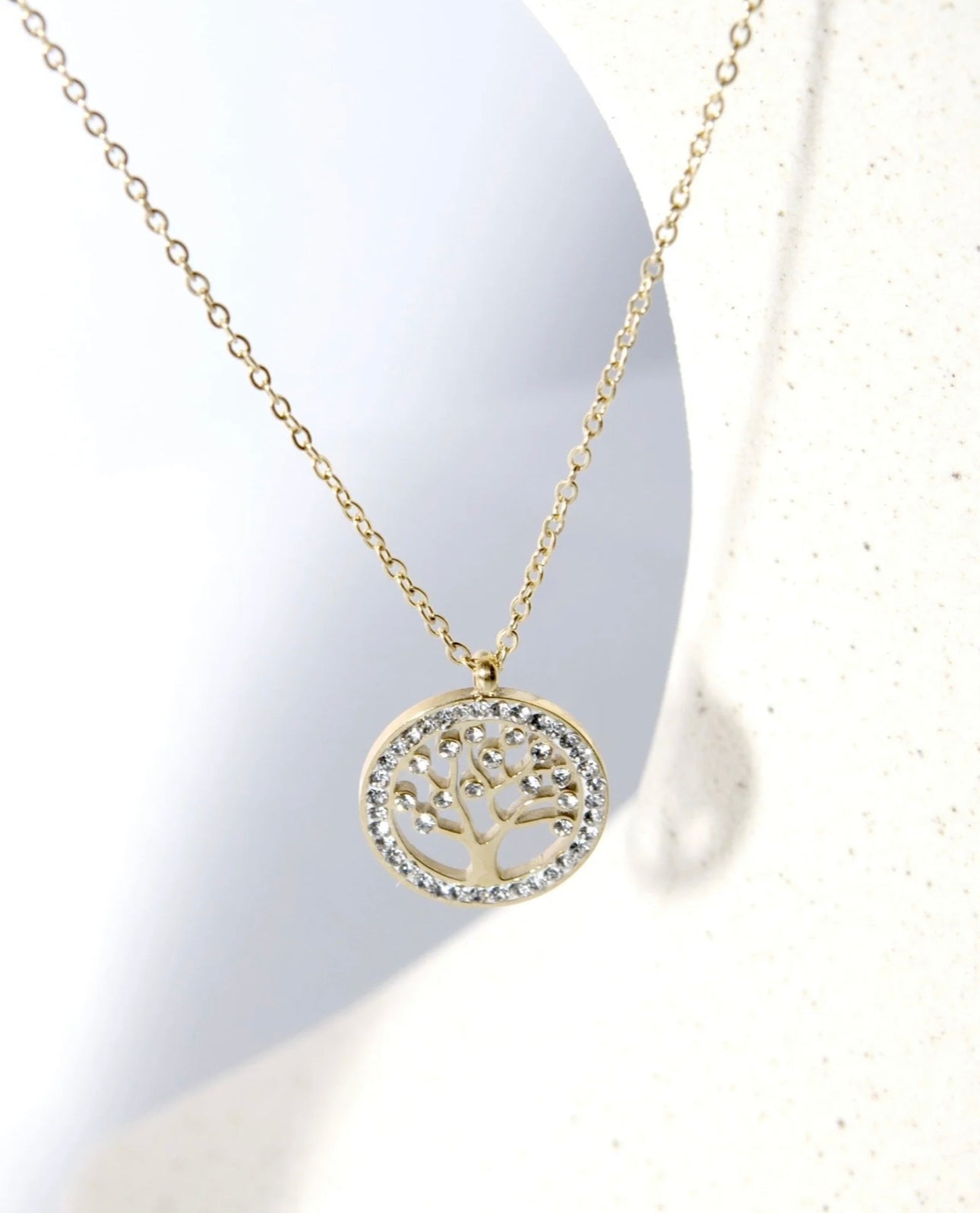 Iliana, détail du pendentif arbre de vie – OZ’anges