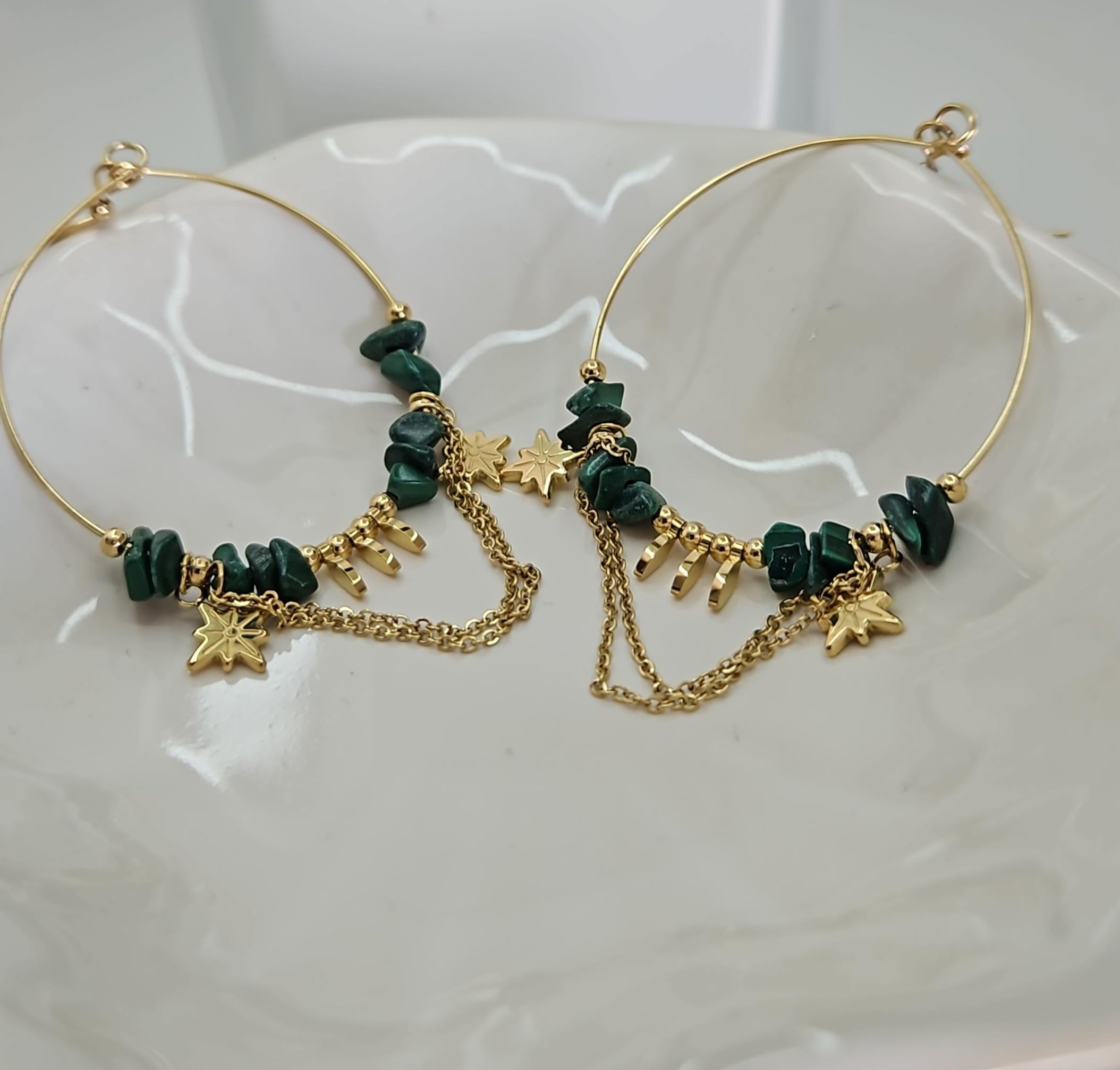 Kenza, créoles dorées à malachite et chaînes étoilées – OZ’anges