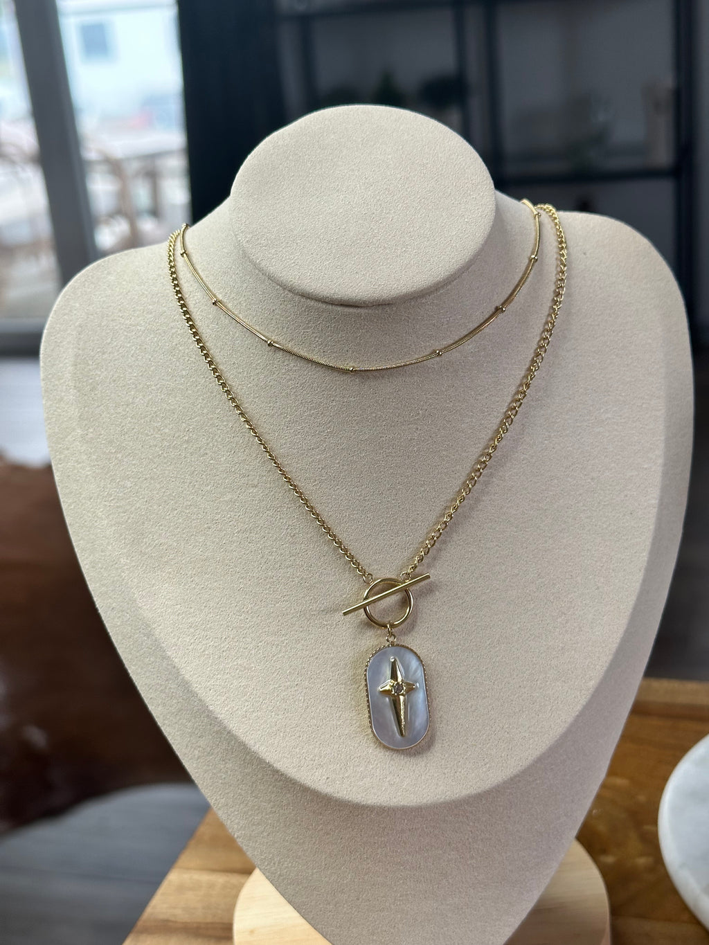 Nouriya, collier double rang à fermoir barre et pendentif étoile porté – OZ’anges