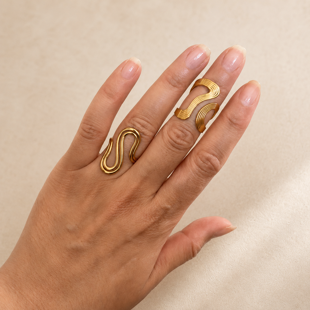 Soléna, bague dorée aux lignes ondulées, vue alternative – OZ’anges