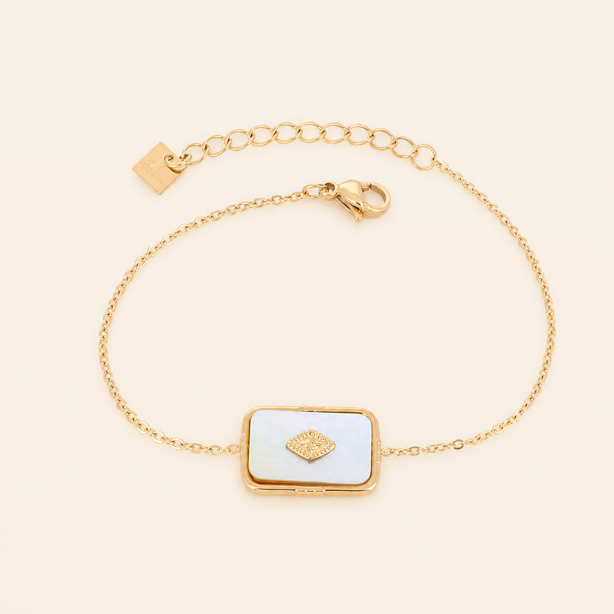 Eléa — Bracelet doré à médaillon nacré – OZ’anges