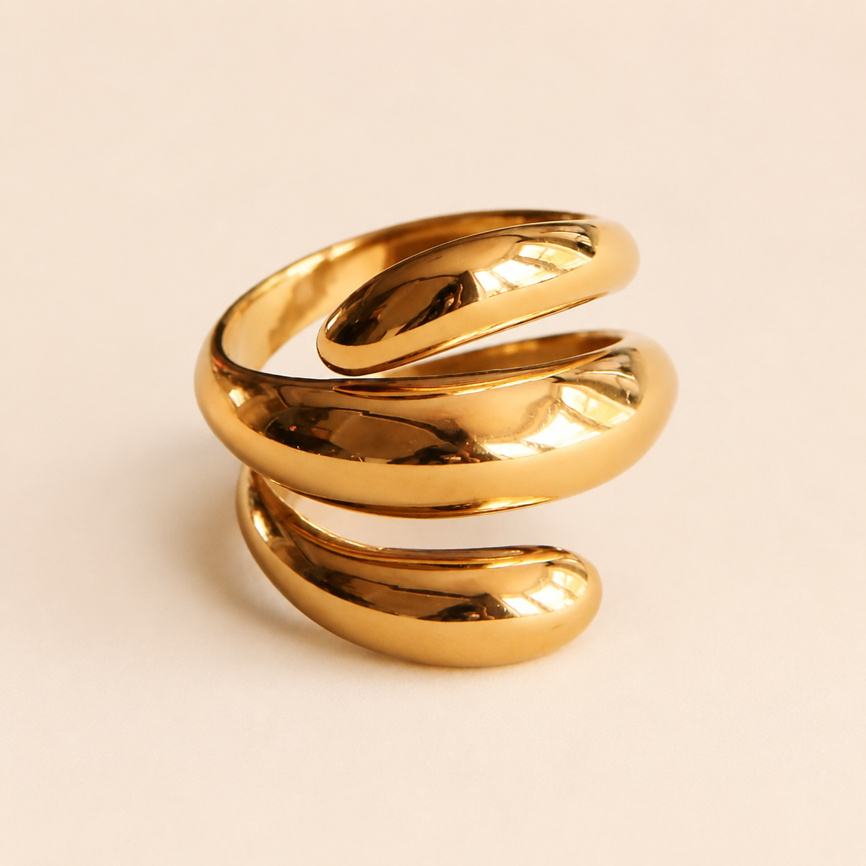 Bague dorée organique entrelacée Maëlys – OZ’anges