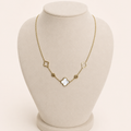 Mélya — Collier doré aux trèfles contrastés – OZ’anges