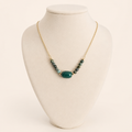 Naïra — Collier doré aux perles vertes – OZ’anges