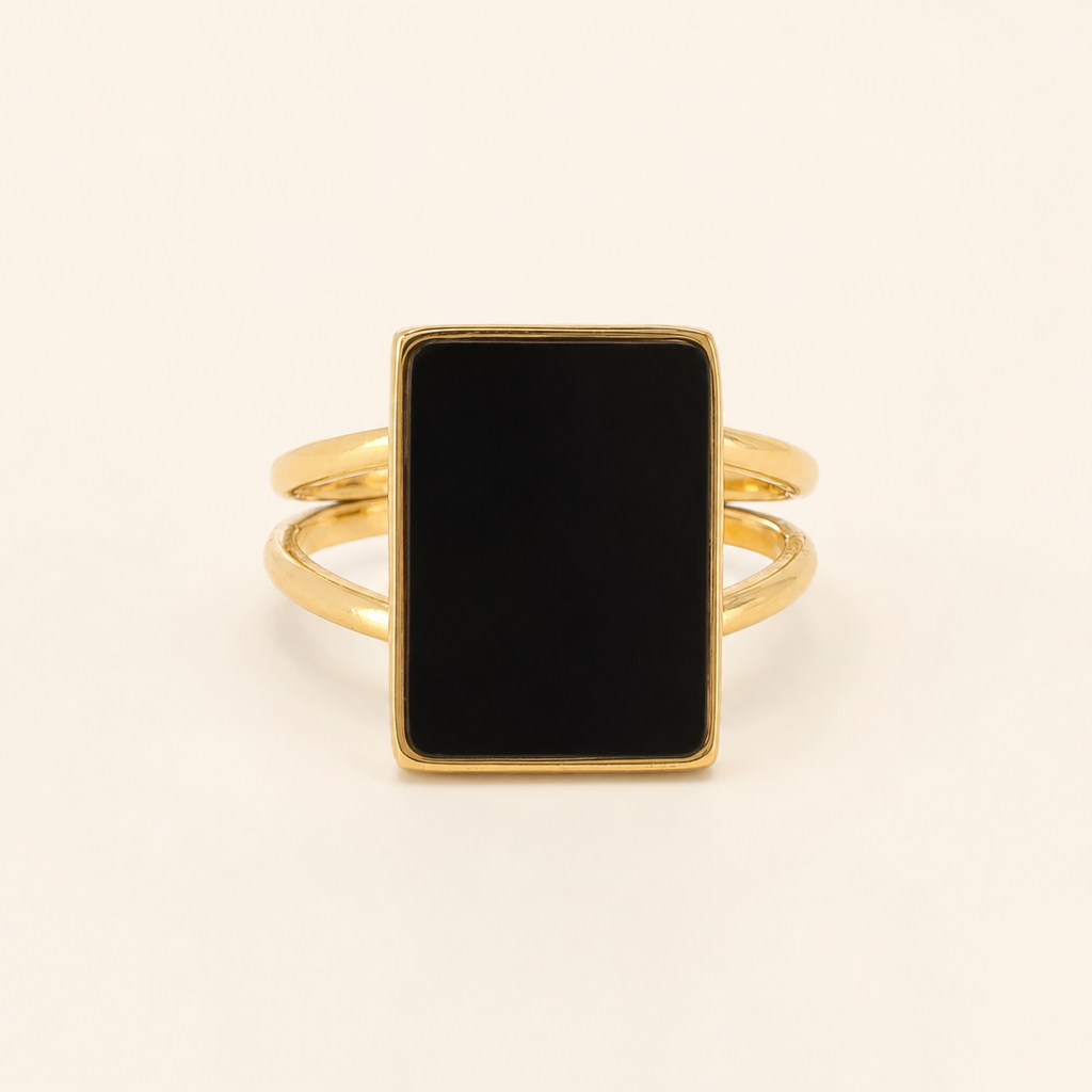 Onyxia — Bague dorée à pierre noire – OZ’anges