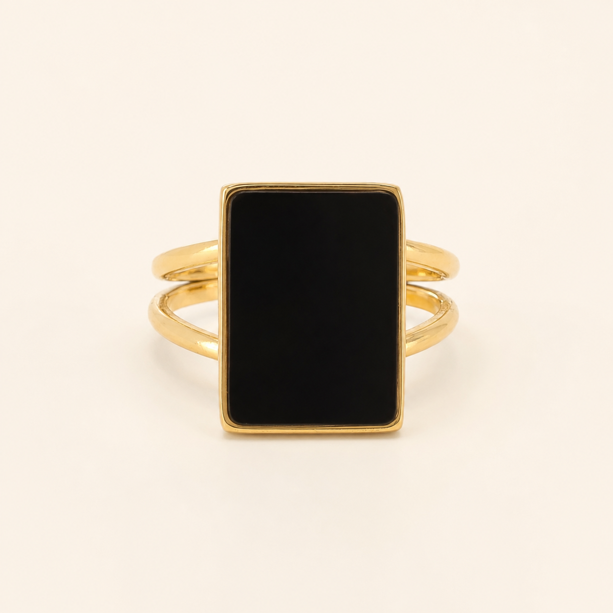 Onyxia — Bague dorée à pierre noire – OZ’anges