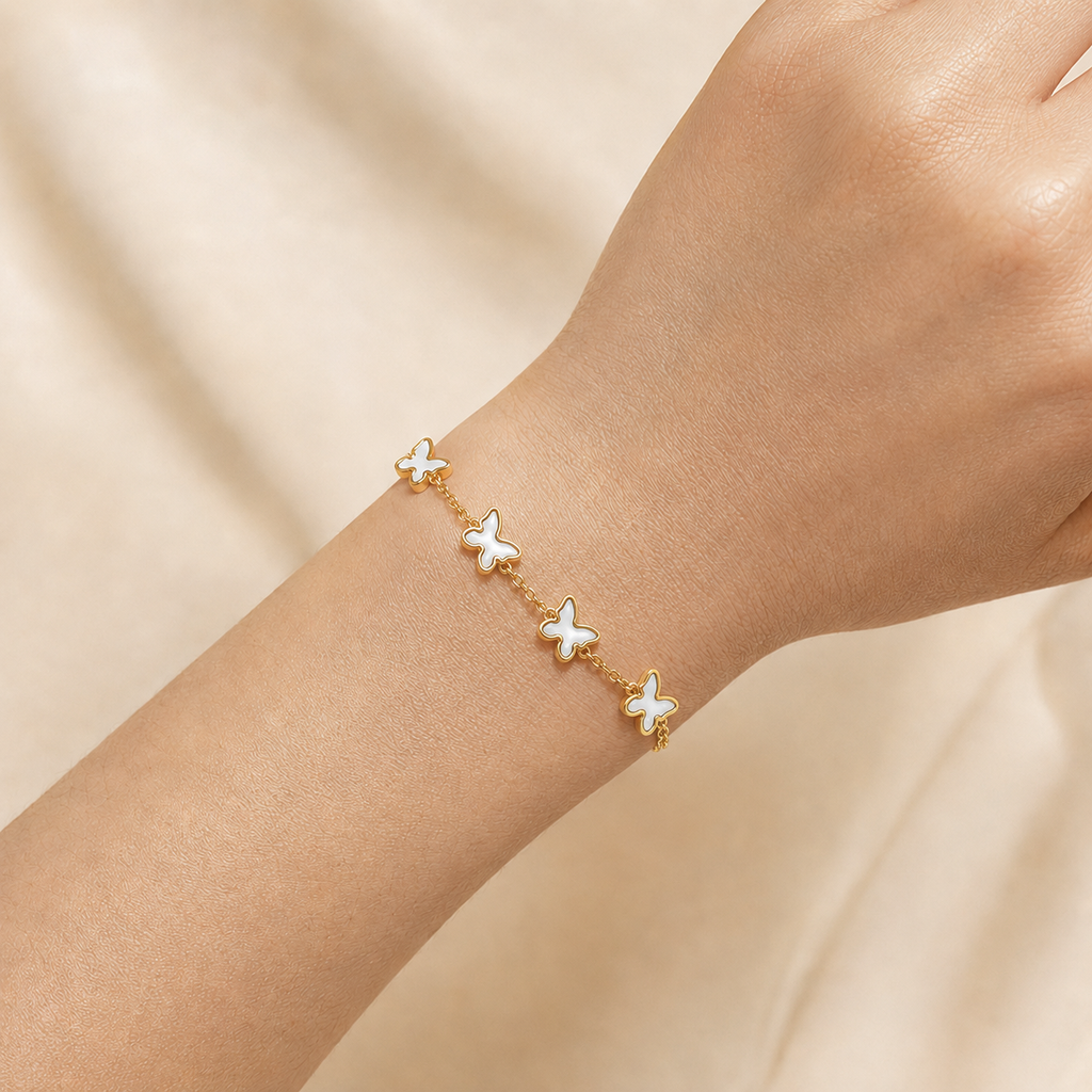 Bracelet Papélia à papillons nacrés porté au poignet