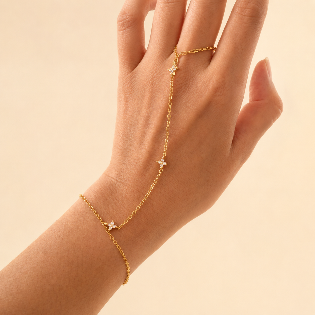 Sélya bracelet de main doré en acier inoxydable 304 à cristaux, porté – OZ’anges
