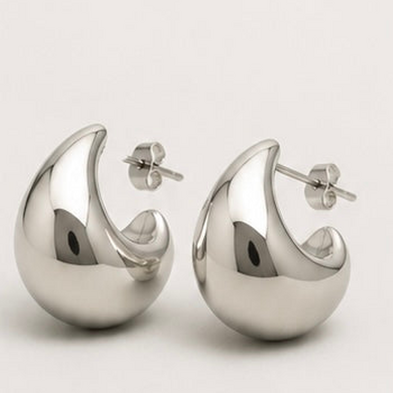 Siham, boucles sculpturales argentées – OZ’anges