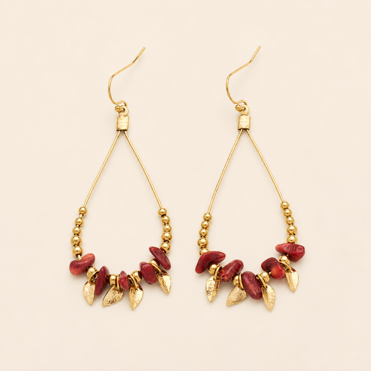 Soraya — Boucles pendantes à pierre rouge – OZ’anges