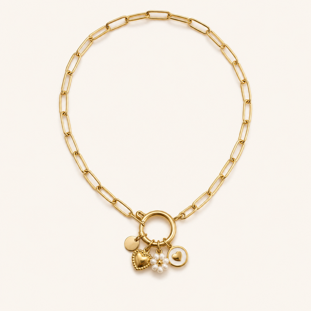Talyana, collier doré multicharmes sur fond ivoire – OZ’anges
