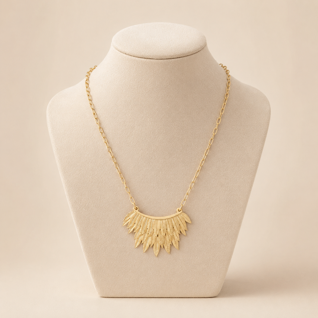 Yara — Collier plume dorée – OZ’anges